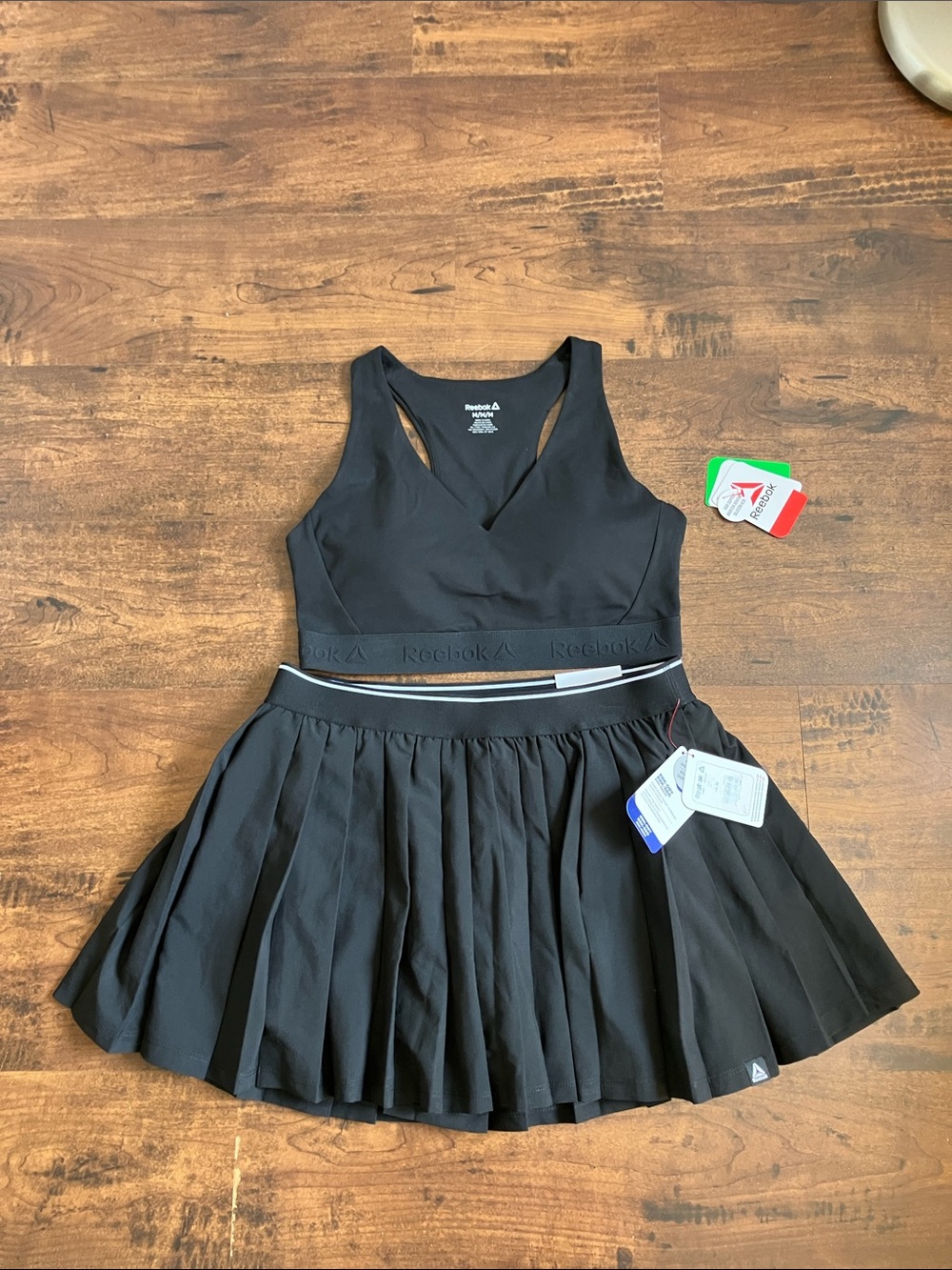 NWT size Medium Reebok Black Pleated Tennis Skort and sports bra